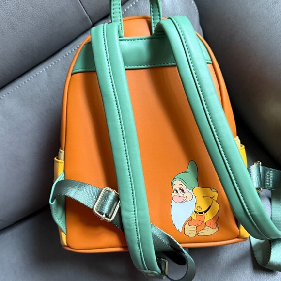 NWOT Disney Loungefly Snow White Dopey Mini Backpack Faux Leather With Adjustabl - Picture 3 of 5